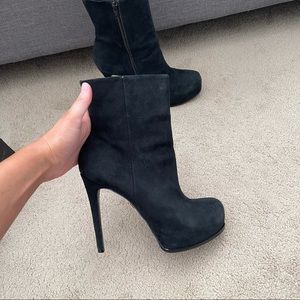 Pour la Victoire black booties
